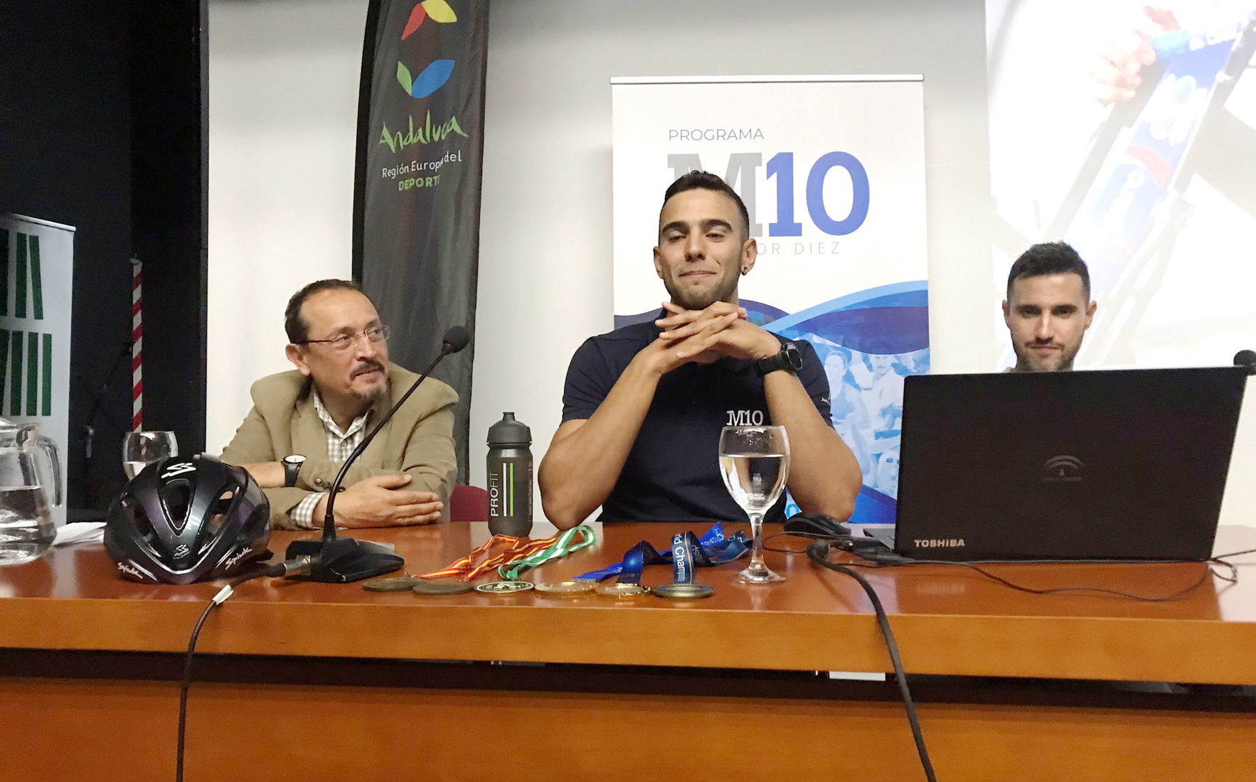 Menores tutelados conocen en Granada los valores del deporte a través del programa 'Mentor 10' de la Junta